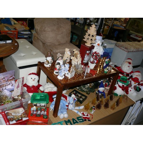 448 - LARGE SELECTION OF GOOD QUALITY CHRISTMAS ITEMS