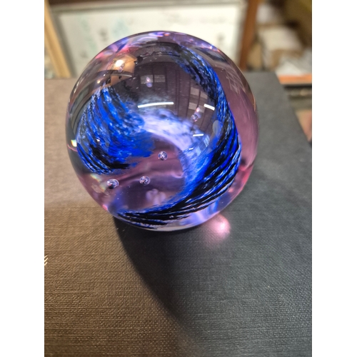 6A - CAITHNESS SCOTLAND BLUE SWIRL GLASS PAPERWEIGHT