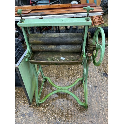 405 - Vintage cast metal mangle by Ewbank