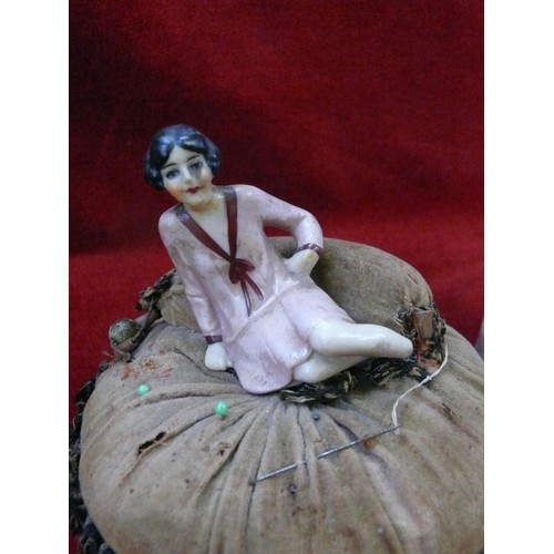 25 - A pair of antique pin cushion half dolls, 1x art deco with a flapper girl by Fasold & Stauch (C1930)... 