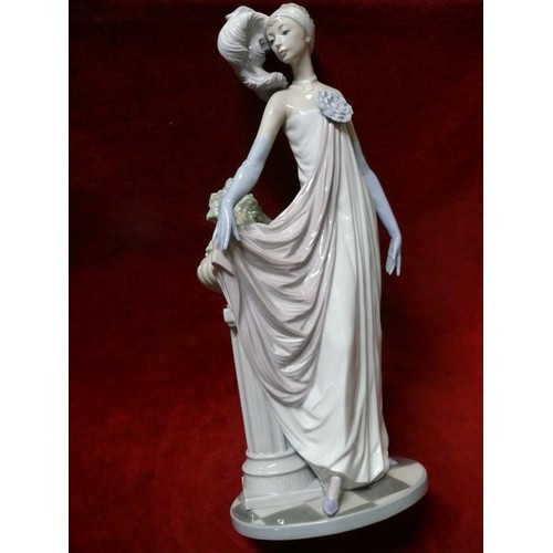 2 - LLadro 'Socialite of the 20's' glazed porcelain figurine of a woman, 1985 No. #5283.