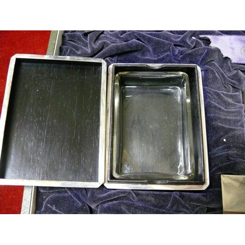 10 - A Japanese Mitsukoshi, of Tokyo, silver mounted complete smokers set in box, with ashtray, match box... 