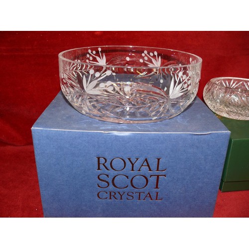 76 - A ROYAL SCOT CRYSTAL FRUIT BOWL AND A FINVOLA CRYSTAL BOWL BY TYRONE CRYSTAL BOTH WITH ORIGINAL BOXE... 