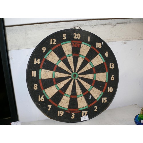 81 - M.Y. DARTBOARD