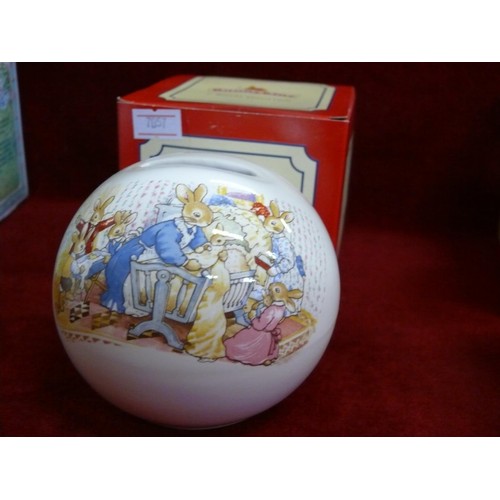 83 - 2 ROYAL DOULTON WINNIE THE POOH CERAMIC MONEY BOXES PLUS A ROYAL DOULTON BUNNYKINS MONEY BOX AND MAT... 