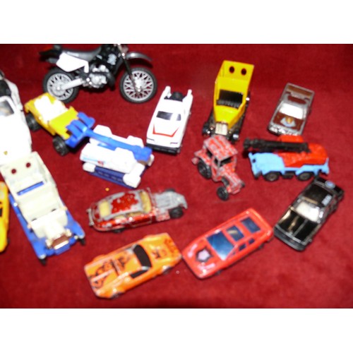 86 - A TUB OF VARIOUS VEHICLE MODELS TO INCLUDE CORGI WEETABIX TRUCK, BURAGO, MATCHBOX, KAWASAKI MOTORBIK... 