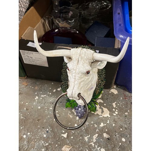 289 - LARGE CAST IRON BUTCHERS SHOP DISPLAY BULLS HEAD