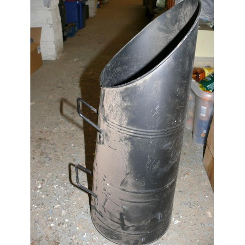 123 - BLACK METAL COAL SCUTTLE