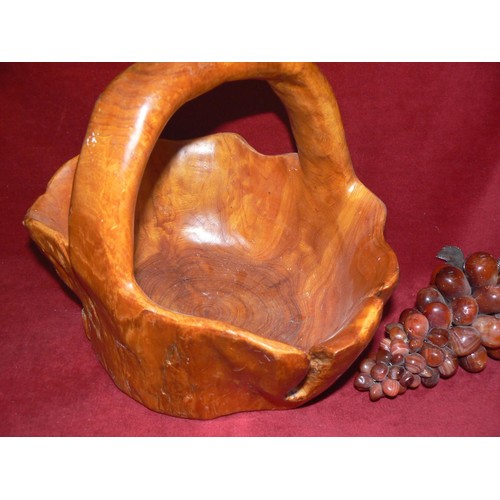 386 - Carved wood basket containing a bunch of agate grapes