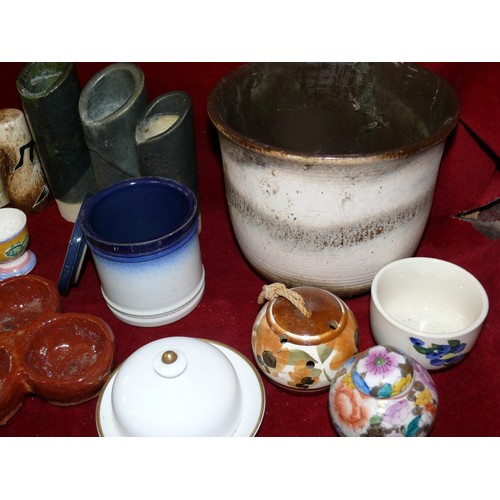 135 - BASKET OF DECORATIVE CHINA TO NCLUDE WEST GERMAN PLANT POT, PEARSONS STONEWARE POT, CRUET SETS ETC