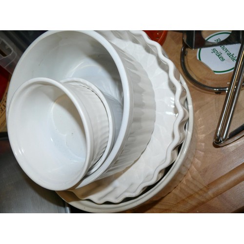 162 - NICE SELECTION OF KITCHENWARE TO NCLUDE COFFEE MAKER, WOK, CHOPPNG BOARD, BRIE BAKER ETC