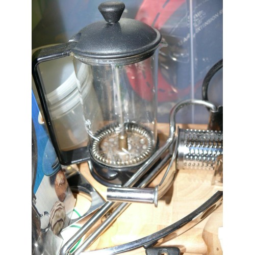 162 - NICE SELECTION OF KITCHENWARE TO NCLUDE COFFEE MAKER, WOK, CHOPPNG BOARD, BRIE BAKER ETC