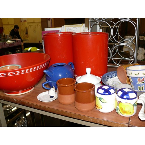 182 - SELECTION OF KITCHENWARE AND CHINA TO INCLUDE RETRO RED CANNISTERS AND SERVING BOWL, CRUET SETS, PLA... 