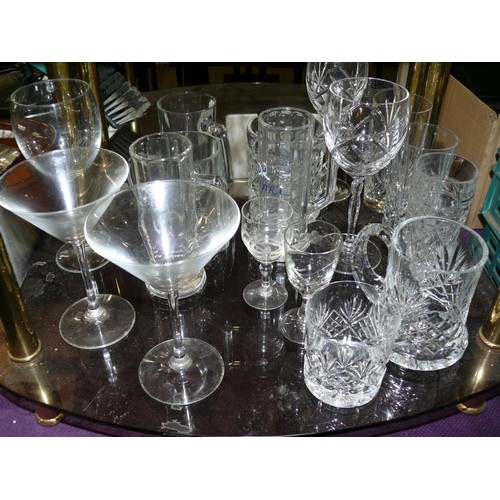 185 - 2 SHELVES OF GOOD QUALITY CRYSTAL AND GLASSWARE CHAMPAGNE FLUTES, TANKARDS ETC