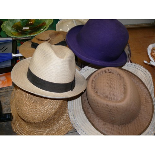 208 - SELECTION OF LADIES HATS TO INCLUDE PURPLE 100% WOOL BOWLER HAT AND VARIOUS STRAW HATS INCLUDING ONE... 