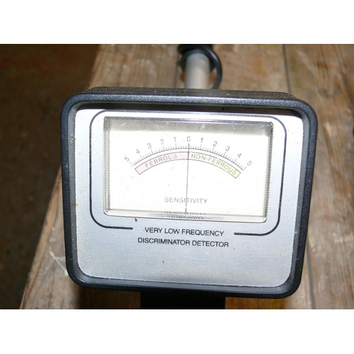 209 - METAL DETECTOR GC 1013