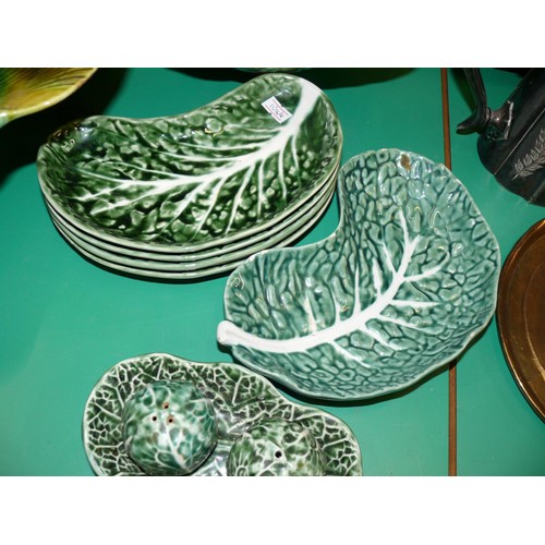 218 - COLLECTION OF MAJOLICA DISHES, MOSTLY CABBAGEWARE