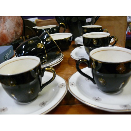 220 - ALFRED MEAKIN 1950'S MIDNIGHT STAR COFFEE SET WITH COFFEE POT, SUGAR BOWL, MILK JUG AND 6 CUPS & SAU... 