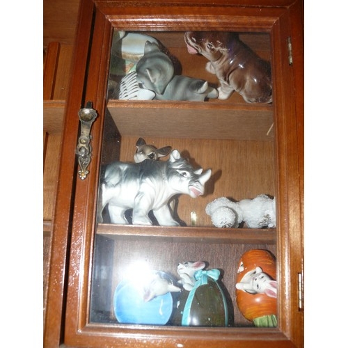 237 - SMALL WALL DISPLAY CABINET WITH 10 ASSORTED ORNAMENTS