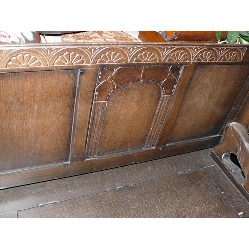 437 - VINTAGE DARK WOOD METAMORPHIC BENCH/TABLE WITH LION ARMS AND LIFT UP TOP FOR STORAGE