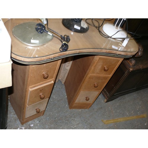 441 - SMALL KIDNEY SHAPED LIGHT WOOD DESK/DRESSING TABLE WITH 6 DRAWERS