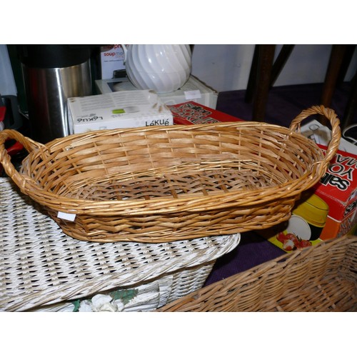 127 - 3 GOOD QUALITY WICKER BASKETS, 1 FOR BAGUETTES