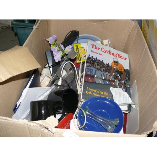 148 - LARGE JOBLOT OF MISCELLANEOUS ITEMS TO INCLUDE HOLDALL, CYCLING BOOKS, LIGHT FITTING, HIGH VIS VESTS... 