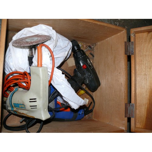 189 - VINTAGE WOODEN TOOL BOX WITH CONTENTS OF ELECTRIC DRILLS WITH CHARGERS AND BATTERIES