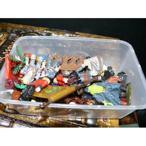 265 - MEGA BLOKS PIRATES OF THE CARRIBEAN BLACK PEARL PLAY SET WITH A TUB OF FIGURES AND A BAG OG MEGA BLO... 