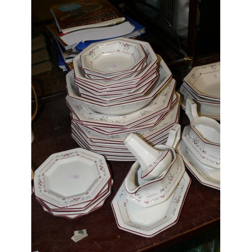 275 - JOHNSON BROTHERS 'MADISON' DINNER SERVICE WITH DINNER PLATES, SOUP BOWLS, DESSERT BOWLS, FINGER BOWL... 