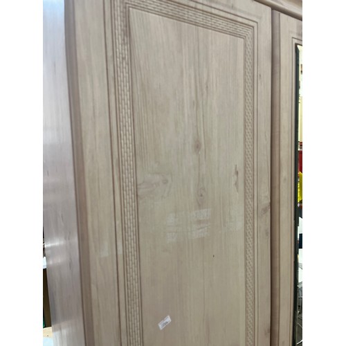 456 - LIGHT WOOD WARDROBE WITH MIRRORED MIDDLE SECTION, 2 DOORS AND 2 DRAWERS BELOW