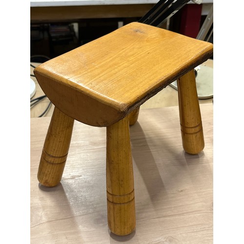 461 - SMALL 4 LEGGED WOODEN STOOL WITH BARK UNDERNEATH