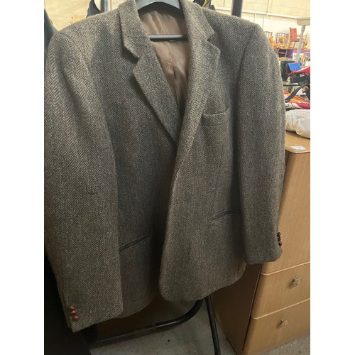 473 - LARGE SELECTION OF GENTS GOOD QUALITY SUITS AND JACKETS MOSTLY WOOL, HARRIS TWEED ETC AND MOSTLY 48