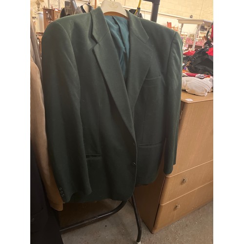 473 - LARGE SELECTION OF GENTS GOOD QUALITY SUITS AND JACKETS MOSTLY WOOL, HARRIS TWEED ETC AND MOSTLY 48