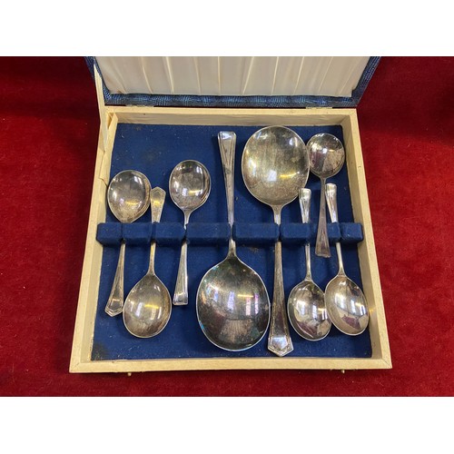 39 - Boxed EPNS silver plated serving and soup spoons.