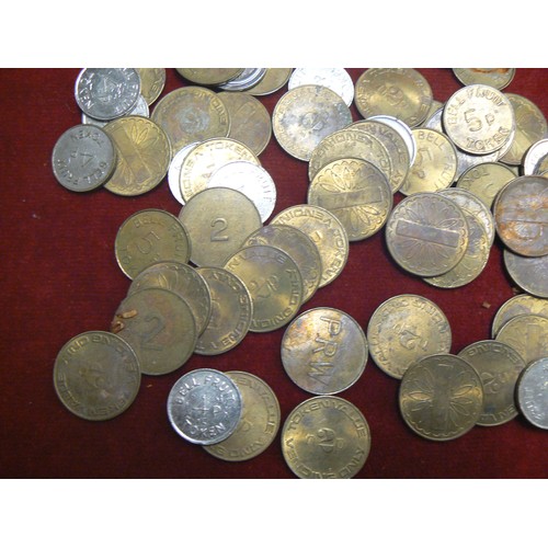 40 - Mixed bag of arcade vending & fruit machine tokens, including Bell Fruit tokens.