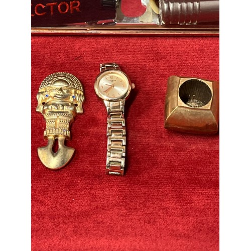 14 - A MIRRORED TRINKET BOX FULL OF COLLECTABLES INCLUDING NOVELTY LIGHTERS, TAG HEUER WRISTWATCH, KEYRIN... 