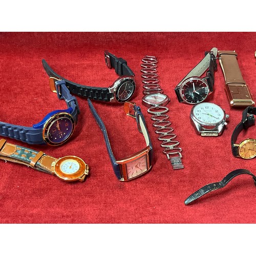 45 - SELECTION OF LADIES AND GENTS WRIST WATCHES TO INCLUDE SEKONDA, ORIS, PLATINO, CARVEL ETC