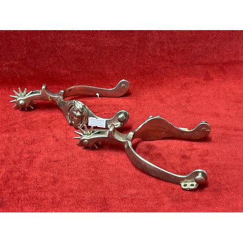 18 - PAIR OF DECORATIVE SPURS WITH HORSE HEAD AND HORSESHOE DETAIL