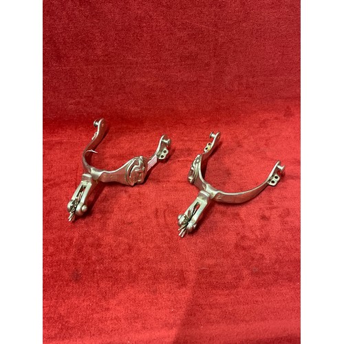 18 - PAIR OF DECORATIVE SPURS WITH HORSE HEAD AND HORSESHOE DETAIL