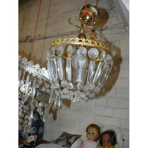 228 - NICE SELECTION OF GLASS AND CRYSTAL CHANDELIERS