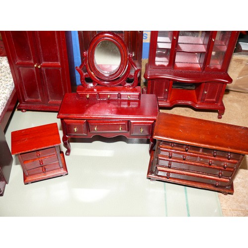 317 - TRAY OF DOLLS HOUSE FURNITURE, MAHOGANY COLOURED INCLUDING A NEW BOX OF DOLLS HOUSE CERAMIC DISHES