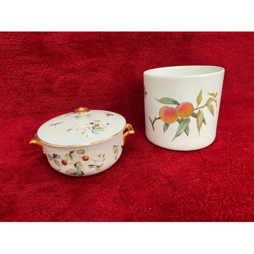 227B - Royal Worcester porcelain 'Strawberry Fair gold edge' covered oven dish, together with a Royal Worce... 