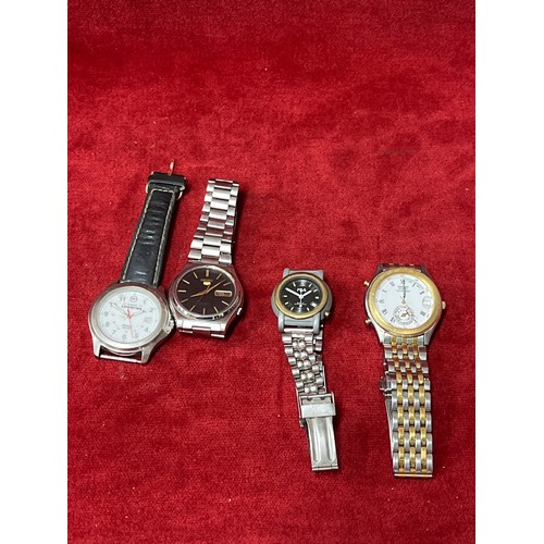 50 - 4 WRIST WATCHES INCLUDING TIMEX EXPEDITION, SEIKO OLYMPIC CHRONOGRAPH, SEIKO AUTOMATIC WITH BLACK DI... 