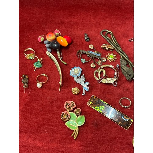 59 - BOX OF VINTAGE COSTUME JEWELLERY, BANGLES, BROOCHES ETC