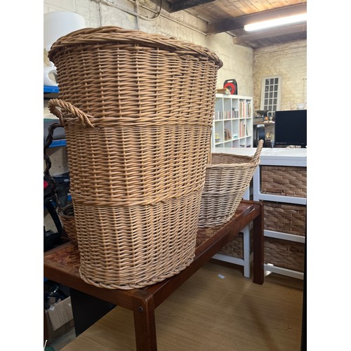 479 - SELECTION OF 5 WICKER BASKETS, LAUNDRY BASKET, LARGE LOG BASKET AND 3 SMALLER ONES