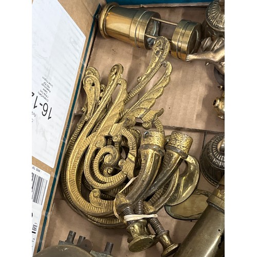 381 - VERY NICE BOX OF BRASSWARE TO INCLUDE HORSE BRASSES, BELLS, WALL SCONCES, WEIGHTS ETC