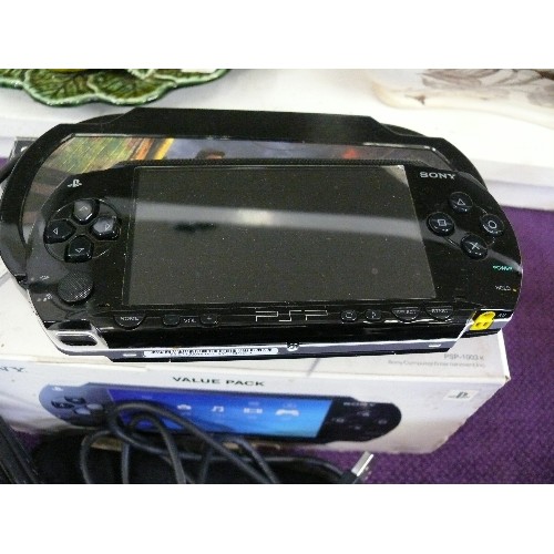 100A - A SONY PSP WITH BOX AND ACCESSORIES