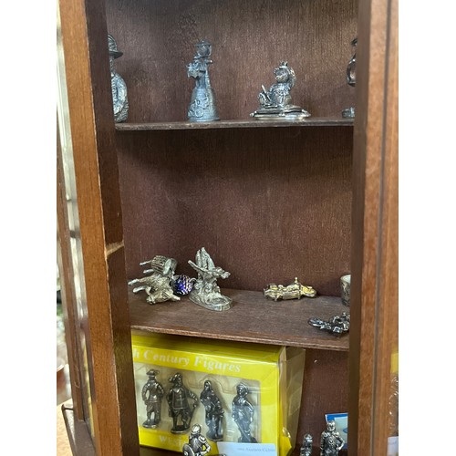 389 - SMALL WOODEN CABINET WITH MINIATURE PEWTER FIGURINES OF VARIOUS ANIMALS AND PEOPLE