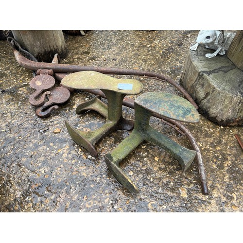 545 - PAIR OF HORSE HAINES AND 2 CAST IRON SHOE LASTS